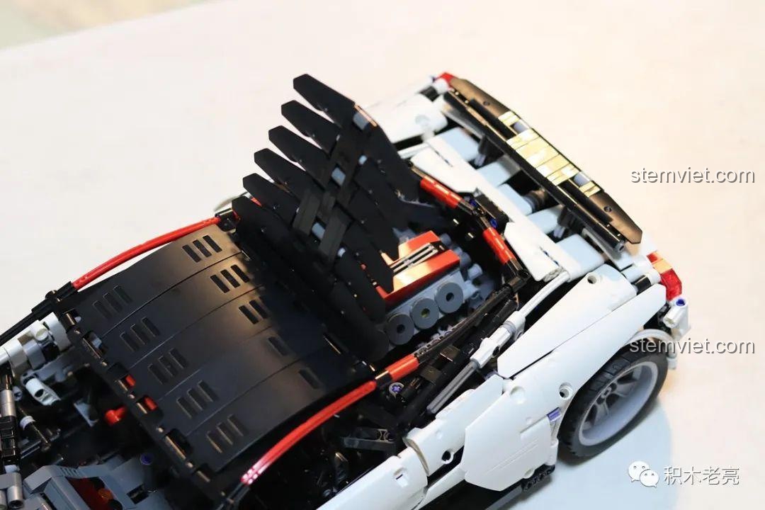 Hướng dẫn lắp ráp bước 60, trang 121 của mô hình xe đua GTR V10, tập trung vào hệ thống cơ khí phức tạp.