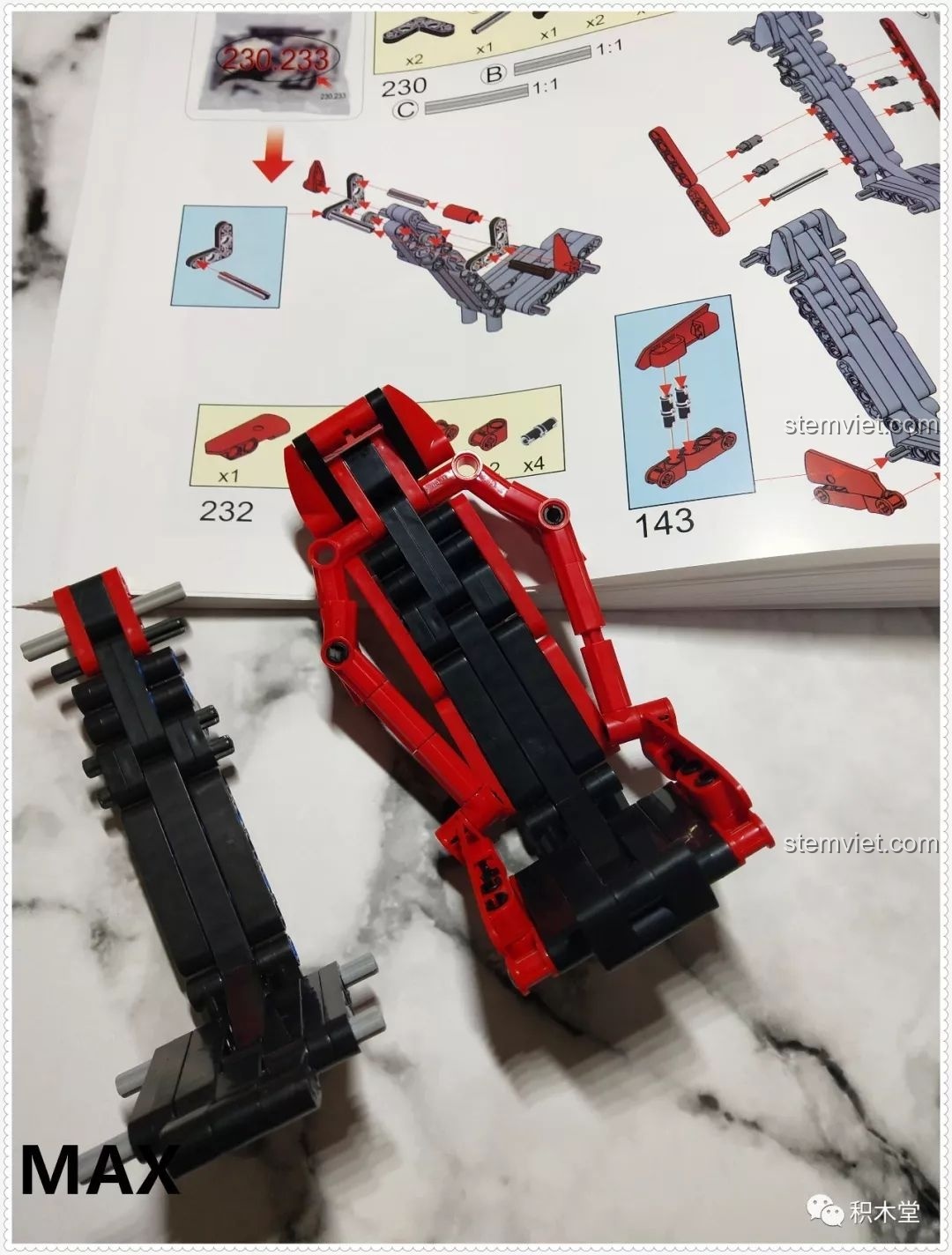 Đo và cắt dây điện theo hướng dẫn trong sách của bộ lắp ráp Qizhile 23010 Nissan GT-R.