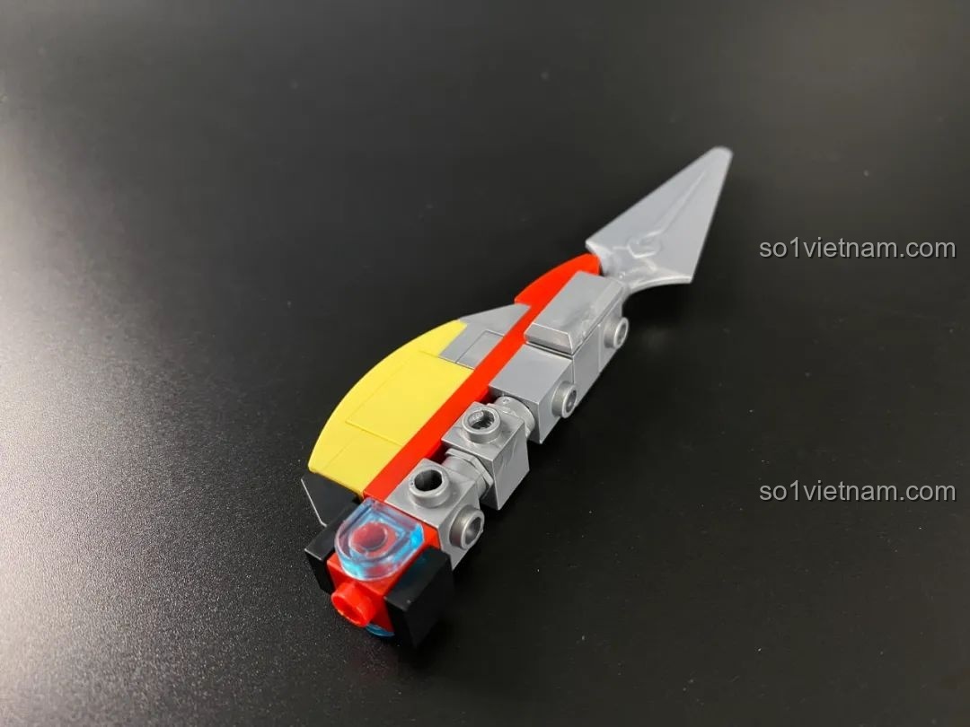 Cấu trúc bên trong của vũ khí Orb Calibur, cho thấy cách các chi tiết được ghép nối với nhau.