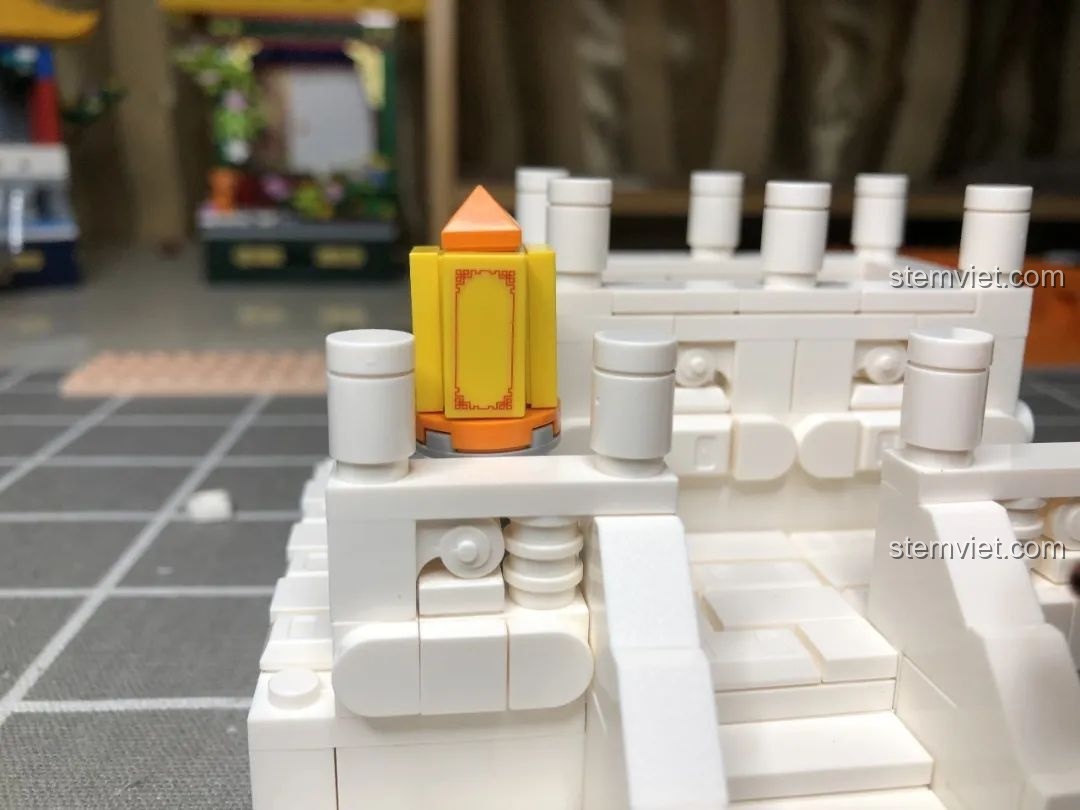 Góc nhìn khác của phần mái cung đình Wekki 506004 Cảnh Thu, thể hiện cấu trúc phức tạp.