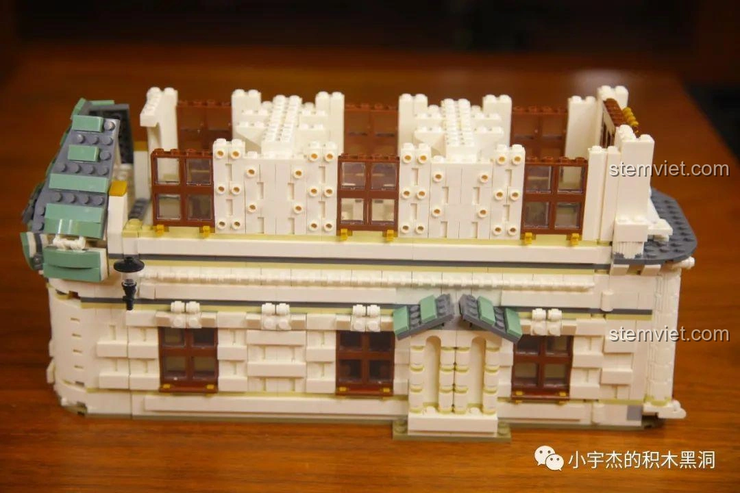 Cấu trúc tường ngoài của tòa nhà chính Ngân hàng Gringotts MORK 032101, vững chắc.