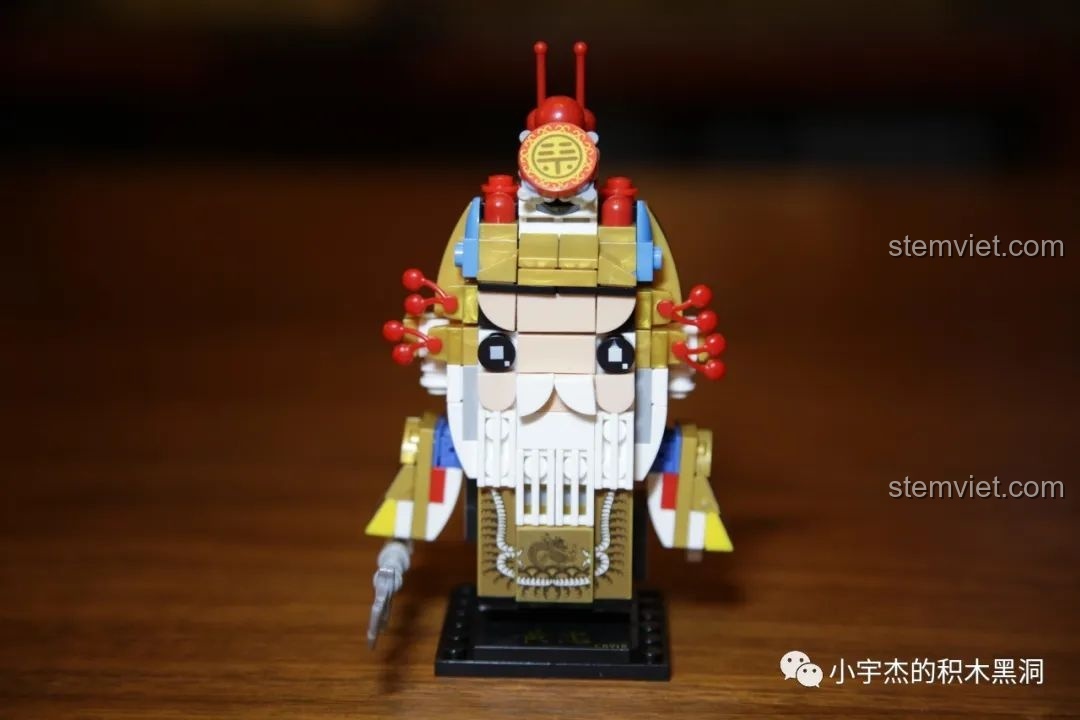 Mô hình lắp ráp CAYI 10022 Hoàng Trung hoàn chỉnh, nhìn từ phía trước.