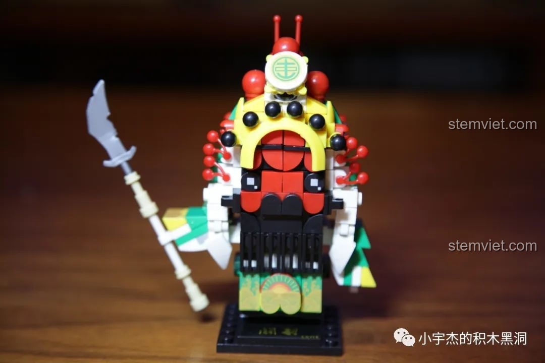 Các mảnh ghép của mô hình CAYI 10024 Quan Vũ được đổ ra, sẵn sàng cho quá trình lắp ráp.