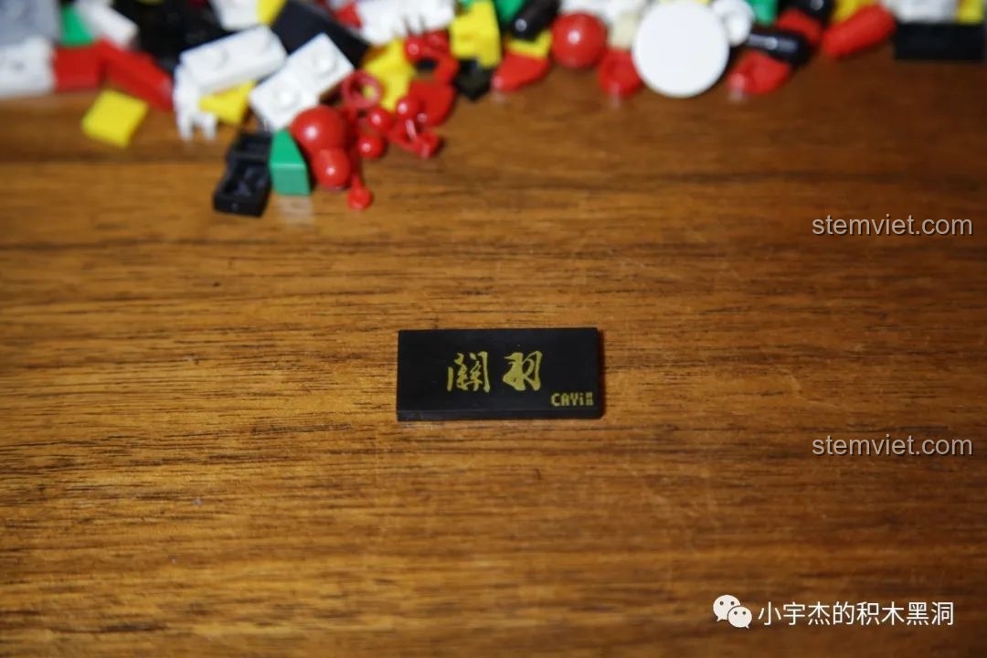 Các túi mảnh ghép của bộ lắp ráp CAYI 10024 Quan Vũ, được đóng gói riêng biệt.