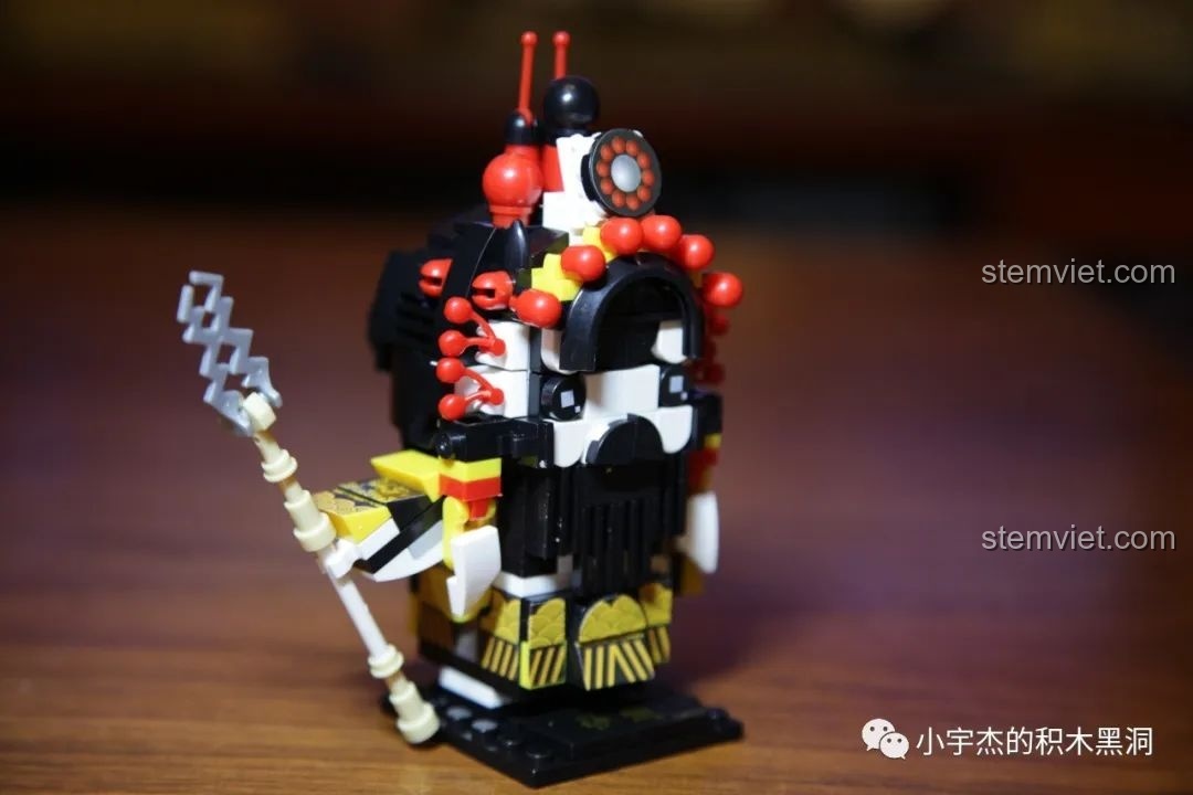 Các mảnh ghép của mô hình CAYI 10025 Trương Phi được đổ ra, sẵn sàng cho quá trình lắp ráp.