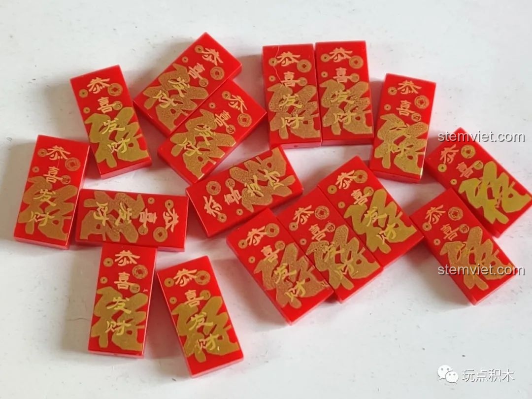 Mô hình cây phát tài đang trong quá trình lắp ráp.