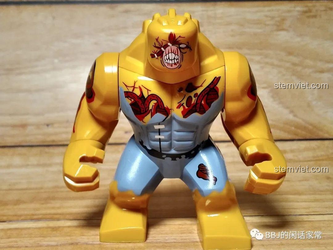 Cận cảnh bigfig Tyrant KY316 từ bộ CAYI 1900. Nhân vật khổng lồ, cơ bắp, mặt zombie đáng sợ.