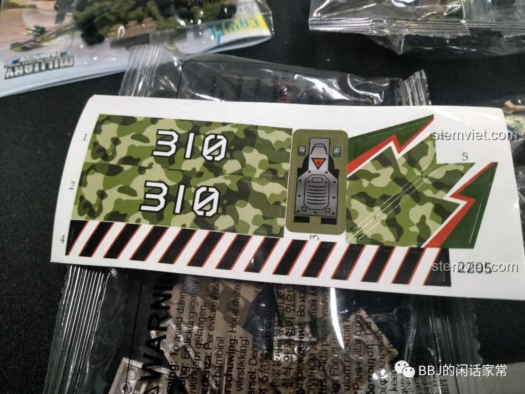 Tờ sticker đi kèm bộ lắp ráp CAYI 2205 với họa tiết rằn ri và số hiệu máy bay.