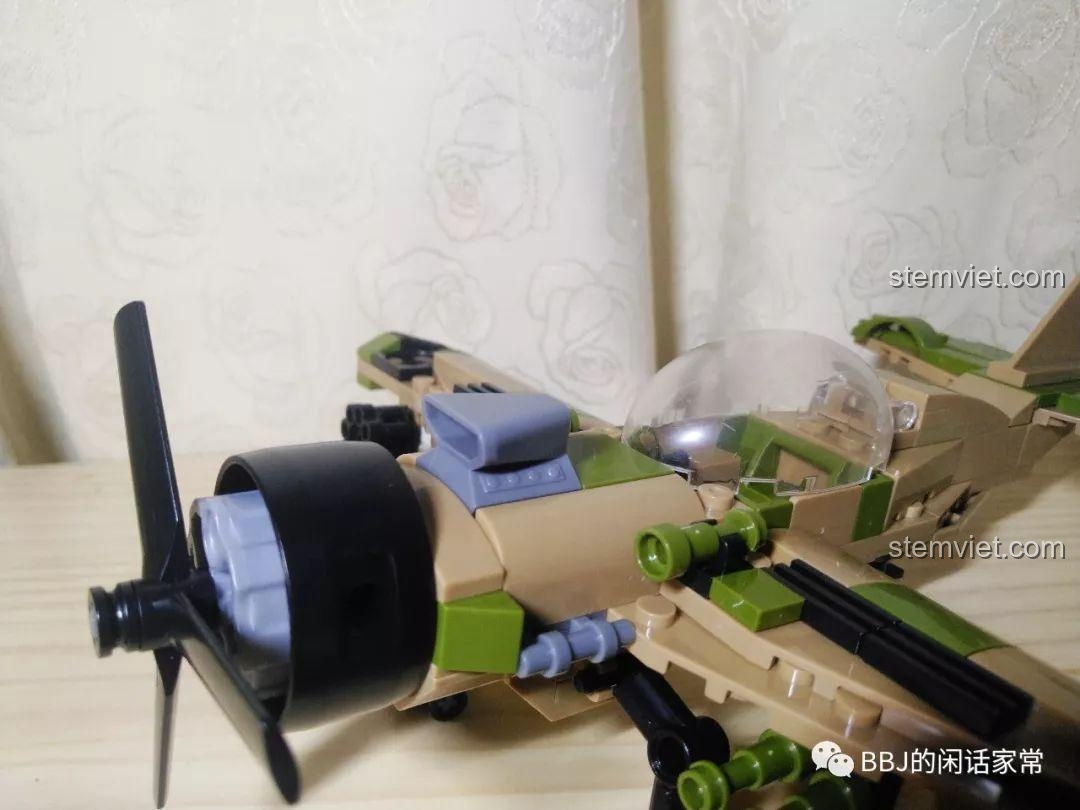 Chi tiết phần đầu máy bay và cánh quạt của CAYI 2205 Máy bay tiêm kích một động cơ.