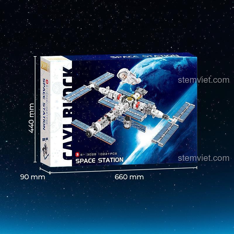 Hình ảnh hộp của bộ xếp hình Tiangong Space Station 3028 với kích thước chi tiết là 66cm x 44cm x 9cm.