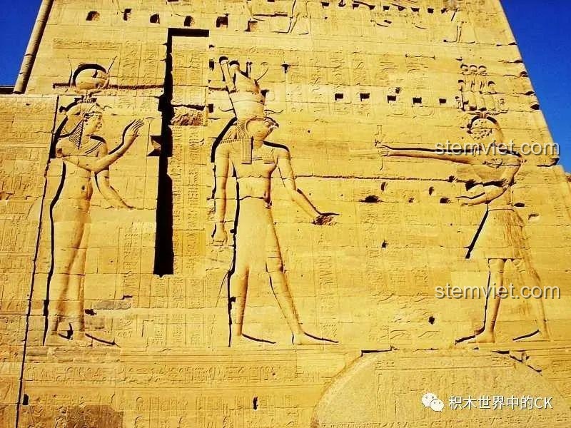 Hình ảnh chạm khắc Ai Cập cổ đại trên tường đá, gợi cảm hứng cho bộ lắp ráp tượng thần Ai Cập ZHEGAO CW2002A.