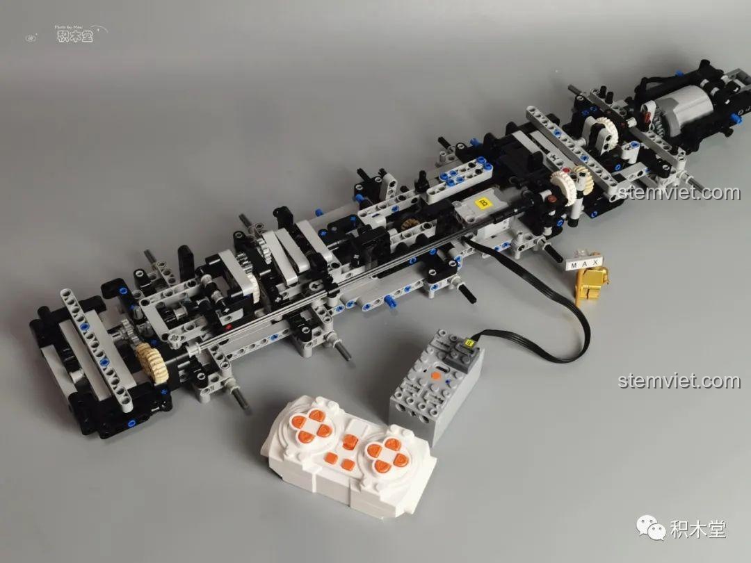 Lắp đặt 4 chân chống phụ cho khung gầm của Taigaole T4004 Xe Cẩu Bánh Lốp.