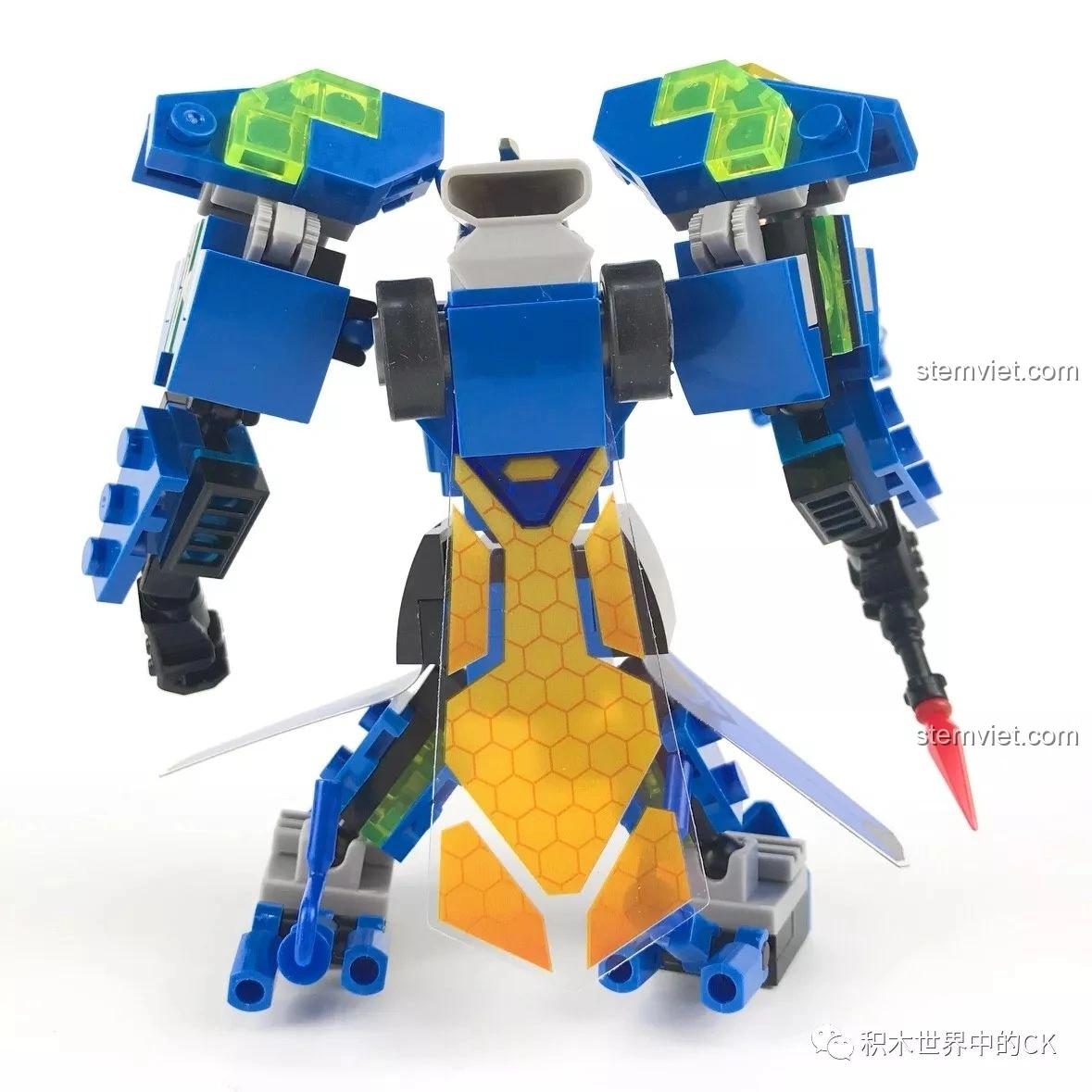 Phần chân của Mô hình Mecha Triệu Vân SEMBO 11860, với thiết kế hơi lạ ở mặt sau.