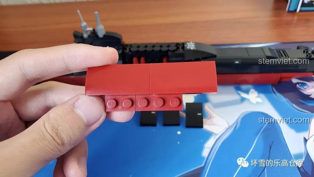 Cận cảnh chất lượng gạch lắp ráp của bộ Sluban M38-B0703, cho thấy bề mặt mờ và độ khít của các chi tiết.