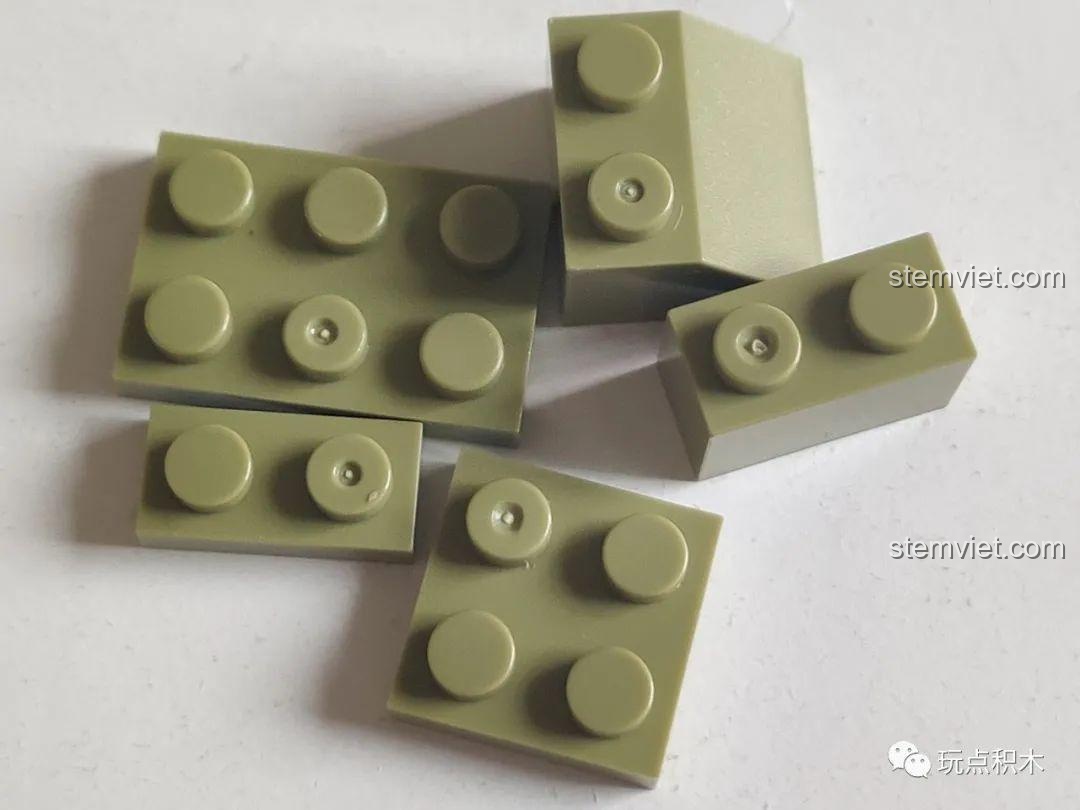 Cận cảnh chất lượng các mảnh ghép của bộ WOMA 451, có thể thấy một vài điểm nối nhựa hơi lõm nhẹ.