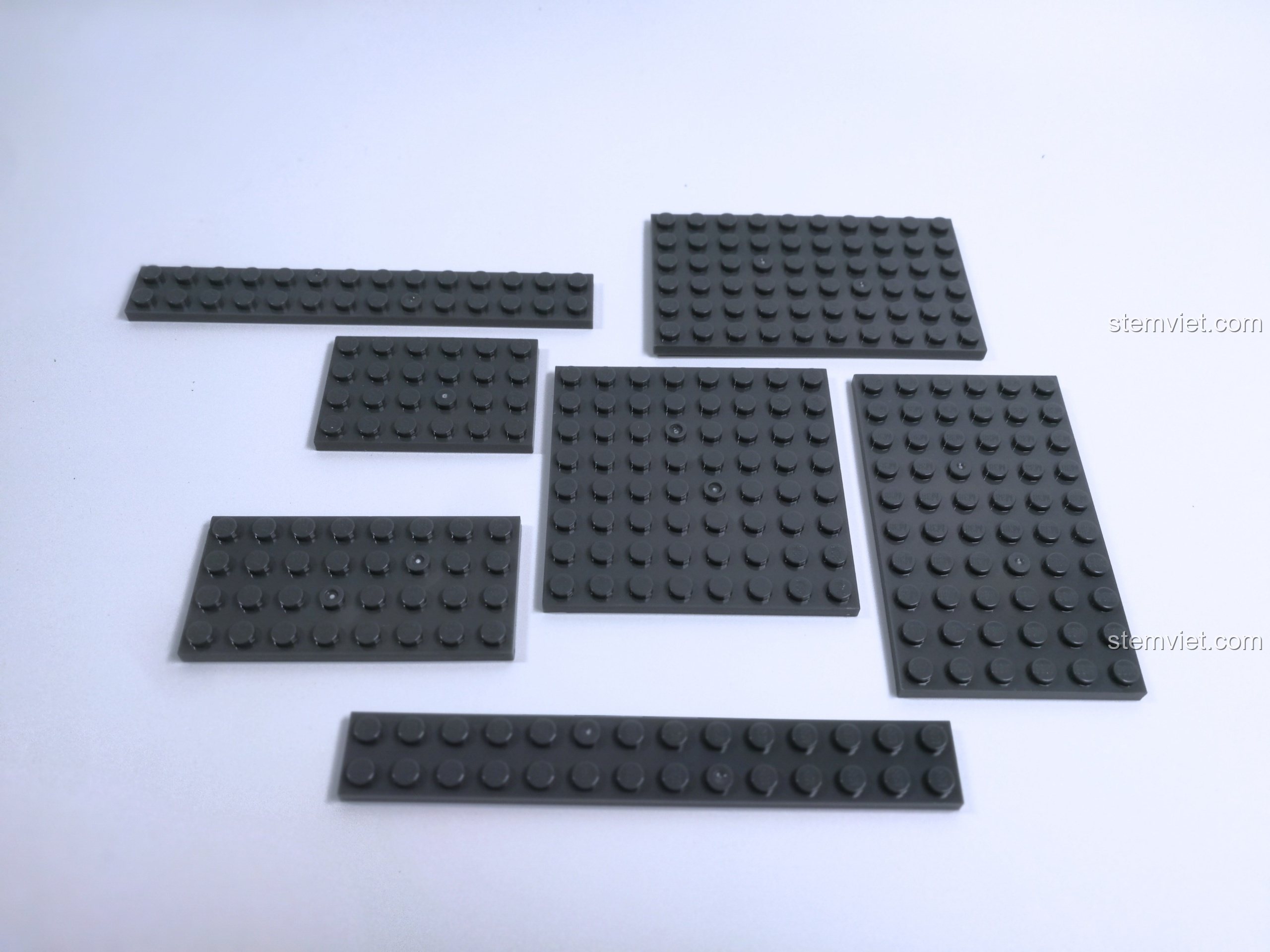 Cận cảnh các mảnh ghép plate màu xám của bộ đồ chơi lắp ráp Xe Tải Hạng Nặng The Wandering Earth Sluban.