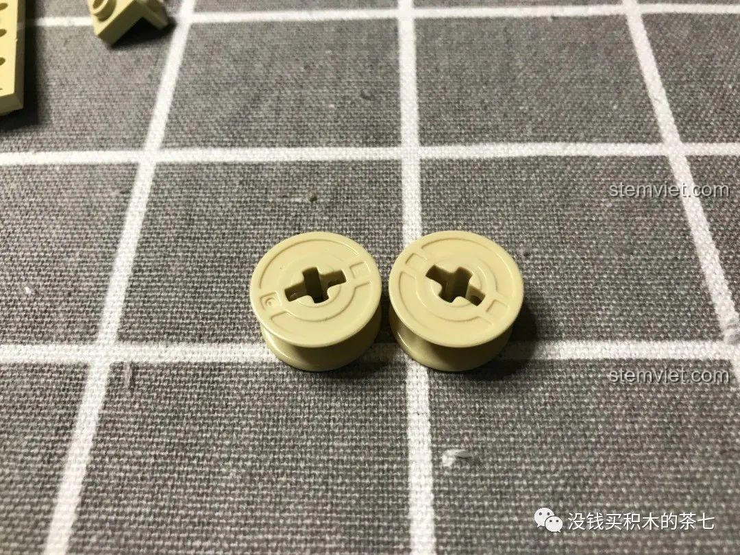 Chi tiết bánh chủ động của bộ đồ chơi lắp ráp Xe Tăng Challenger 2 FV 4034 JIAZHI 0105, một bộ phận quan trọng của hệ thống truyền động.