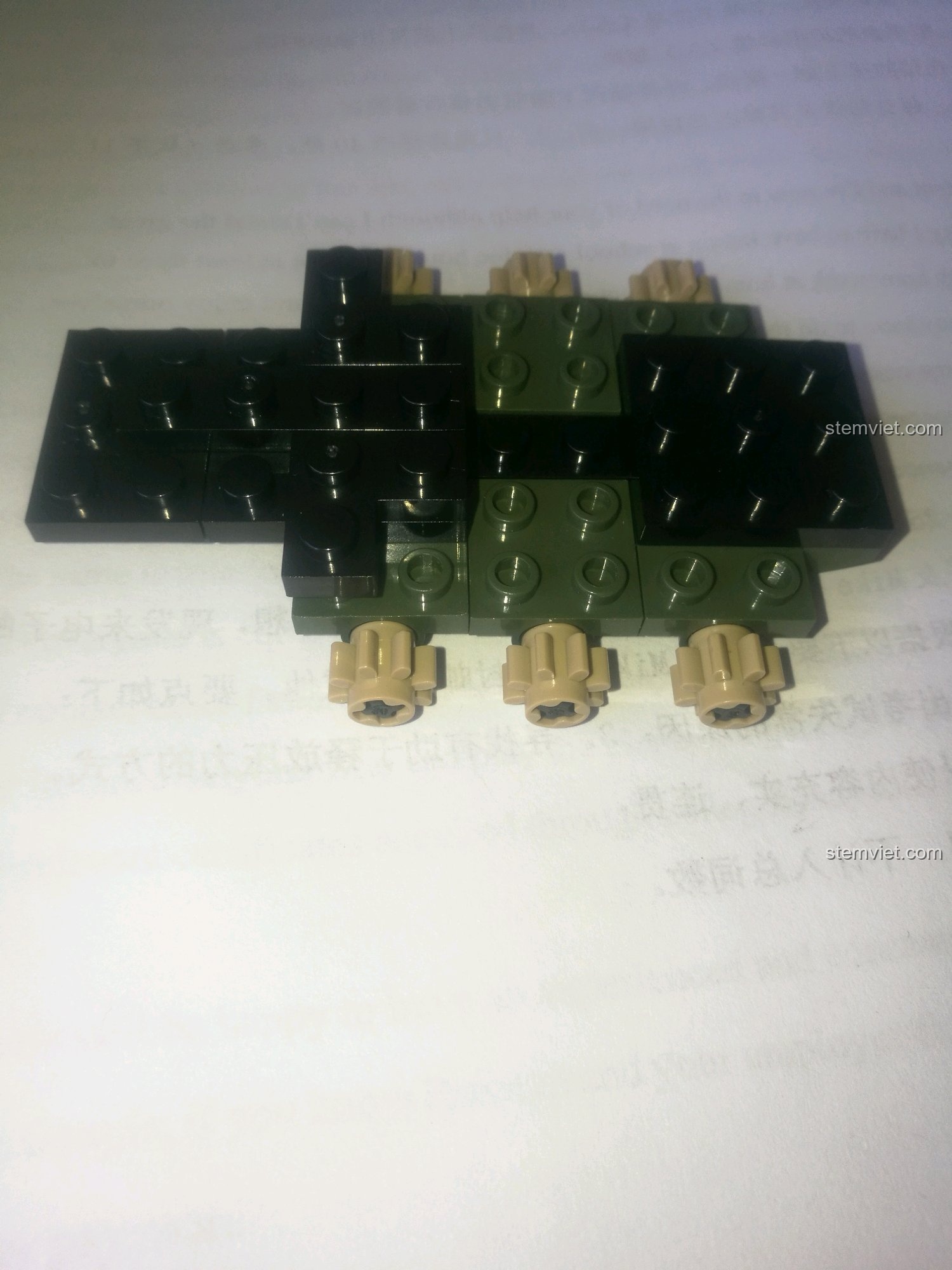 Chi tiết các bánh răng và trục của bộ lắp ráp Xe tăng Renault FT-17 SEMBO 101269 cho bé trai 6 tuổi.