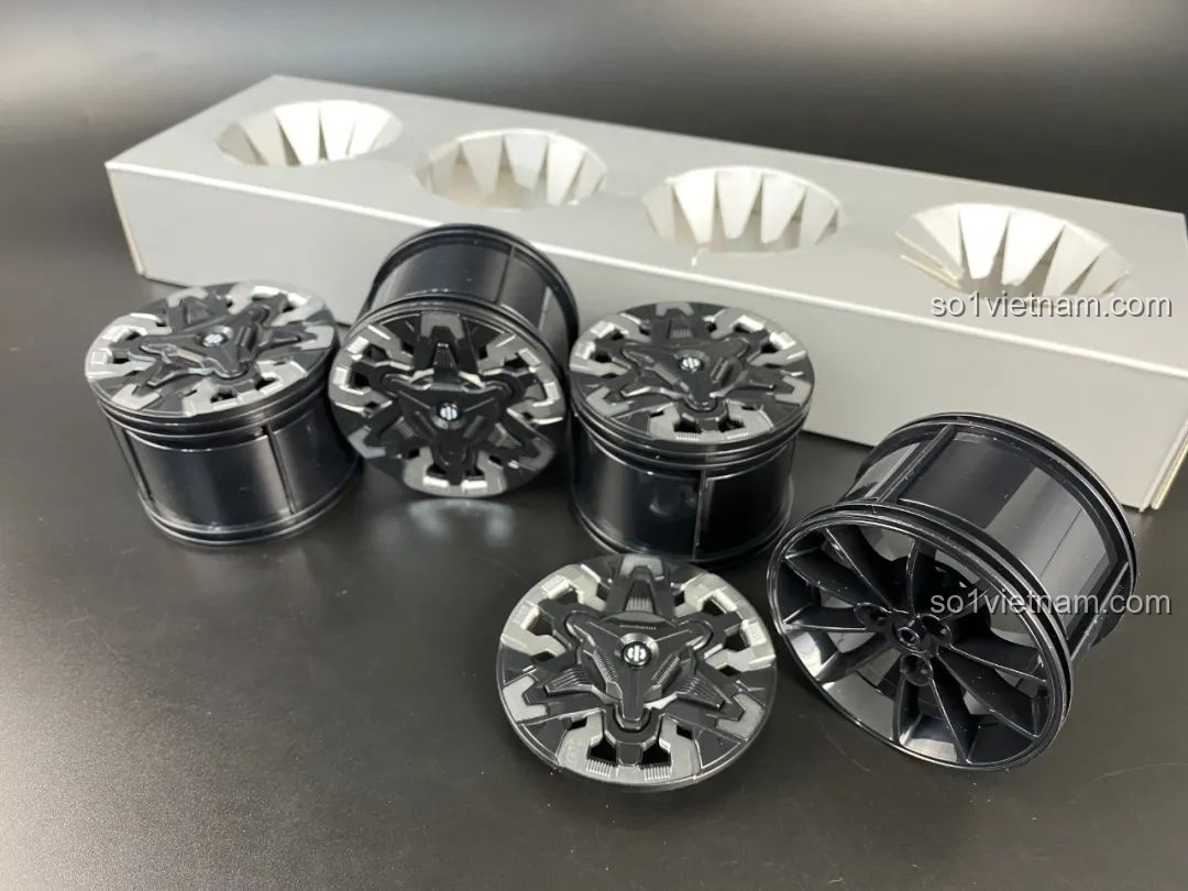 Chi tiết bánh xe của bộ lắp ráp xe HiPhi Z Pixel Sci-Fi Car Model của Pantasy