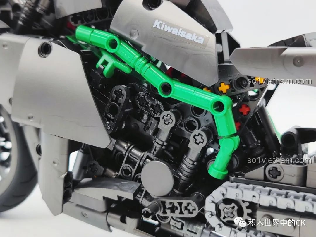 Chi tiết bình xăng của đồ chơi lắp ghép Xe đua Kawasaki Ninja H2R QJ5183 đáng tiền.