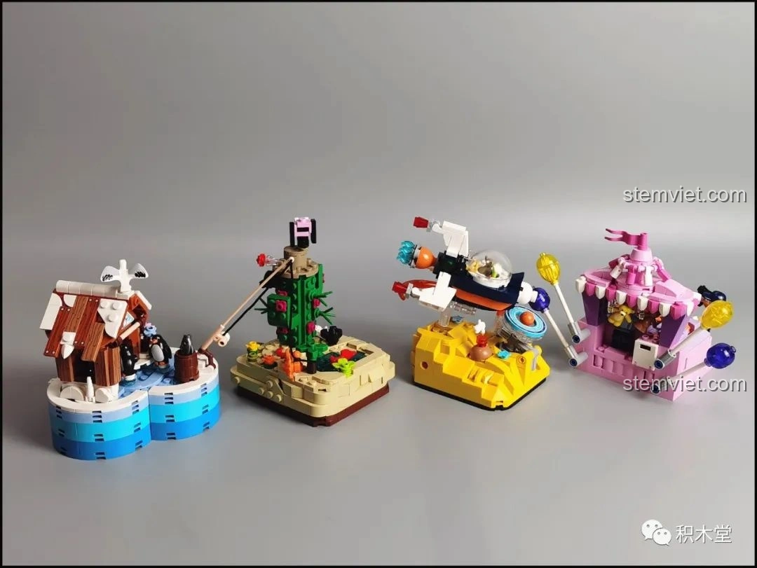 Hai chiếc búa nhỏ màu đen có thể hoán đổi cho nhau trong bộ lắp ráp Pantasy Joyside 61004 cảnh quan công viên giải trí.