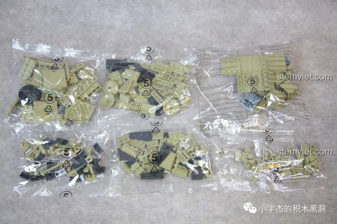 Các túi chi tiết cho bước lắp ráp số 5, một trong những bước phức tạp nhất của bộ Panlos 628014.