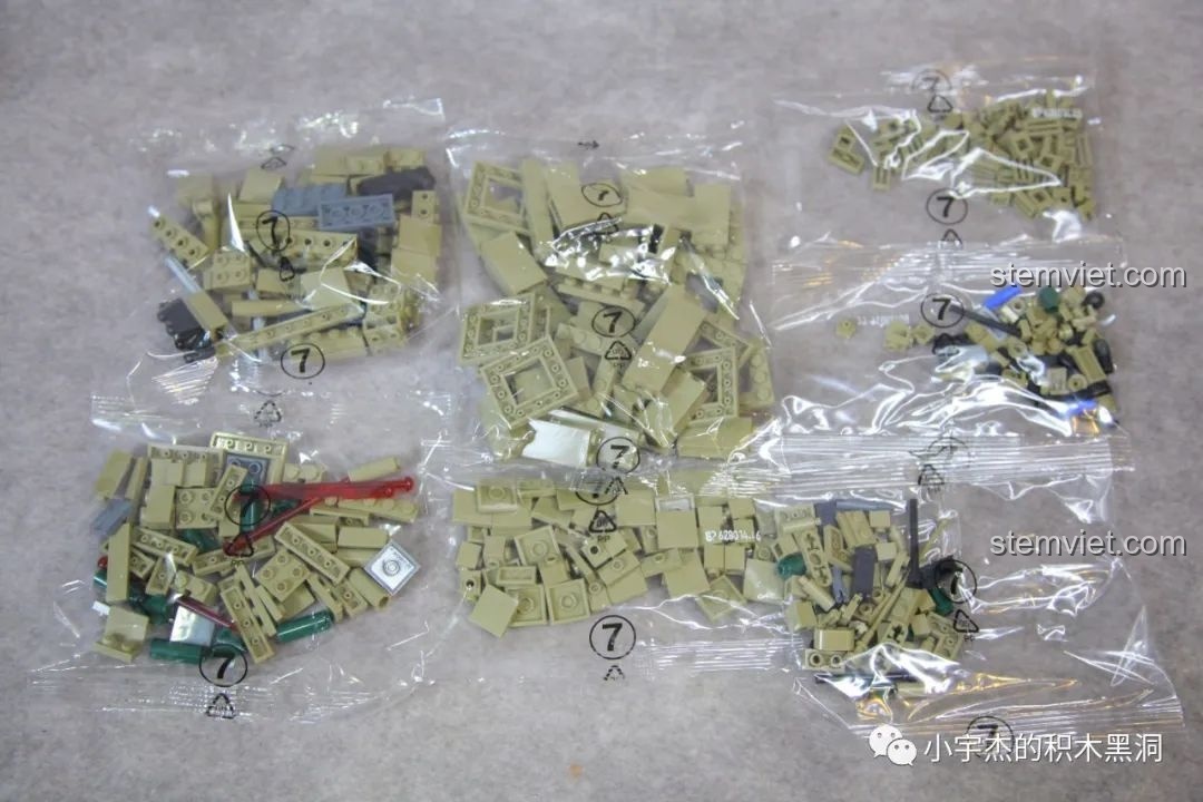 Các túi chi tiết cho bước lắp ráp số 7, hoàn thiện cụm 4 ống phóng tên lửa của xe M983.