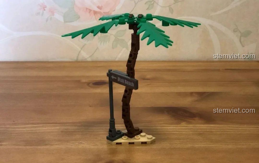 Chi tiết cây dừa và biển báo Utah Beach trong bộ đồ chơi mô hình Sa bàn cuộc đổ bộ Normandy 861.