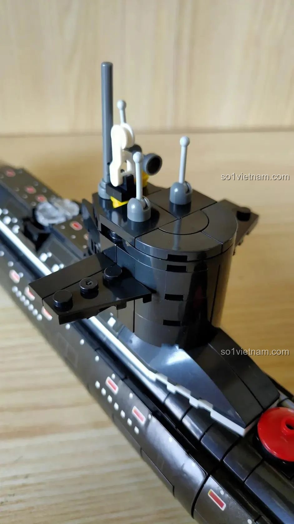 Cận cảnh các chi tiết trên cầu tàu của mô hình CAYI 2239.