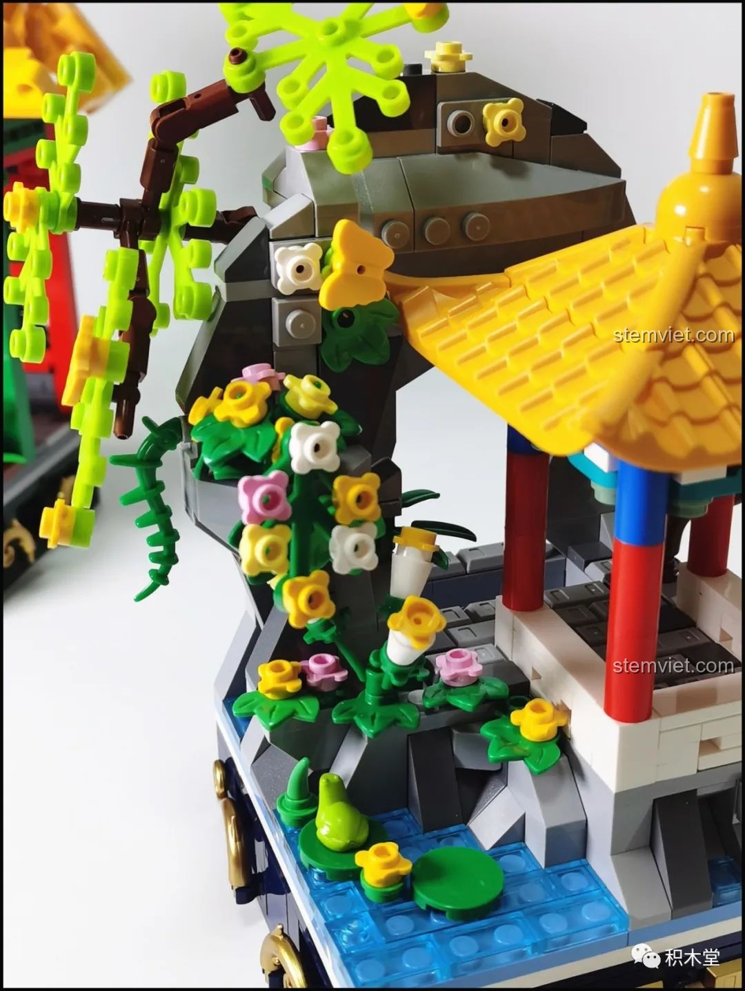 Chi tiết cây lá đỏ của mô hình Cảnh Thu Wekki 506004