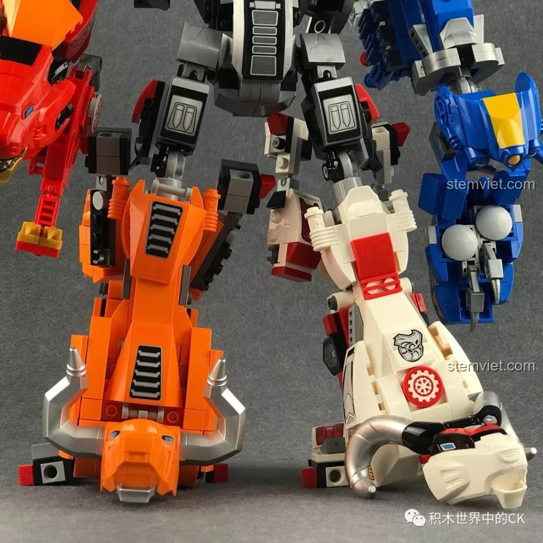 Chi tiết phần chân của Robot Chiến Binh Vô Hạn, phần đế tiếp xúc không đủ lớn để giữ ổn định cho robot.