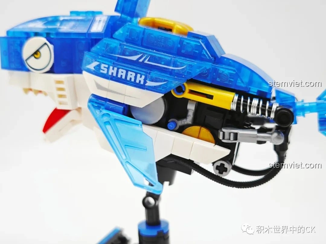 Cơ chế hoạt động và các chi tiết kỹ thuật ở thân mô hình Cá Mập Zhe Gao 662001, tăng tính tương tác.