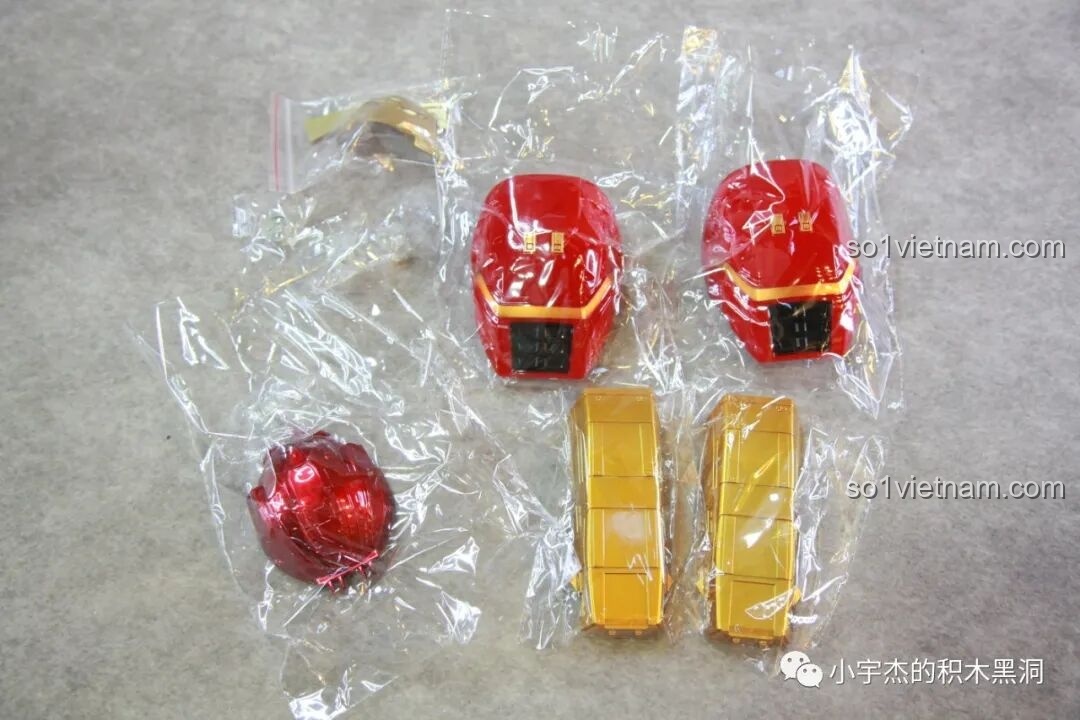 Các chi tiết đặc biệt của KBOX V5004 Hulkbuster MK44 được đóng gói riêng lẻ trong túi chống xước.