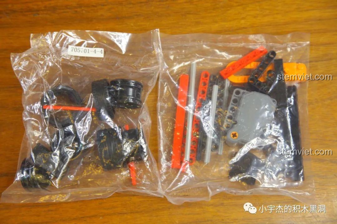 Túi chứa các chi tiết đặc biệt và bánh xe của bộ xếp hình SEMBO 705701.