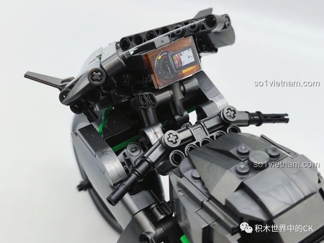 Chi tiết dàn áo của bộ lắp ráp Mô hình xe tô Kawasaki Ninja H2R cho trẻ em từ 6 tuổi.