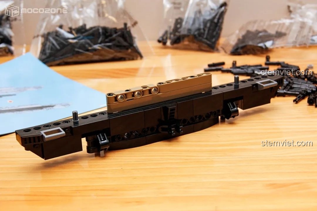 Chi tiết đầu xe Humvee H1 đang được lắp ráp.