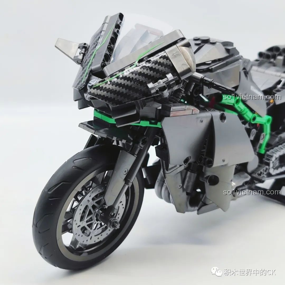 Chi tiết đầu xe của bộ đồ chơi QJ5183, thiết kế góc cạnh và mạnh mẽ như xe thật.