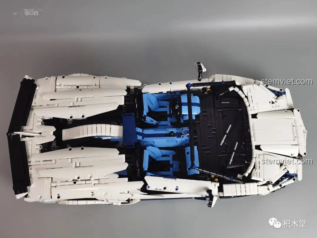 Chi tiết đèn pha chữ Y của mô hình Feifan F10002 Lamborghini Aventador SVJ Roadster.