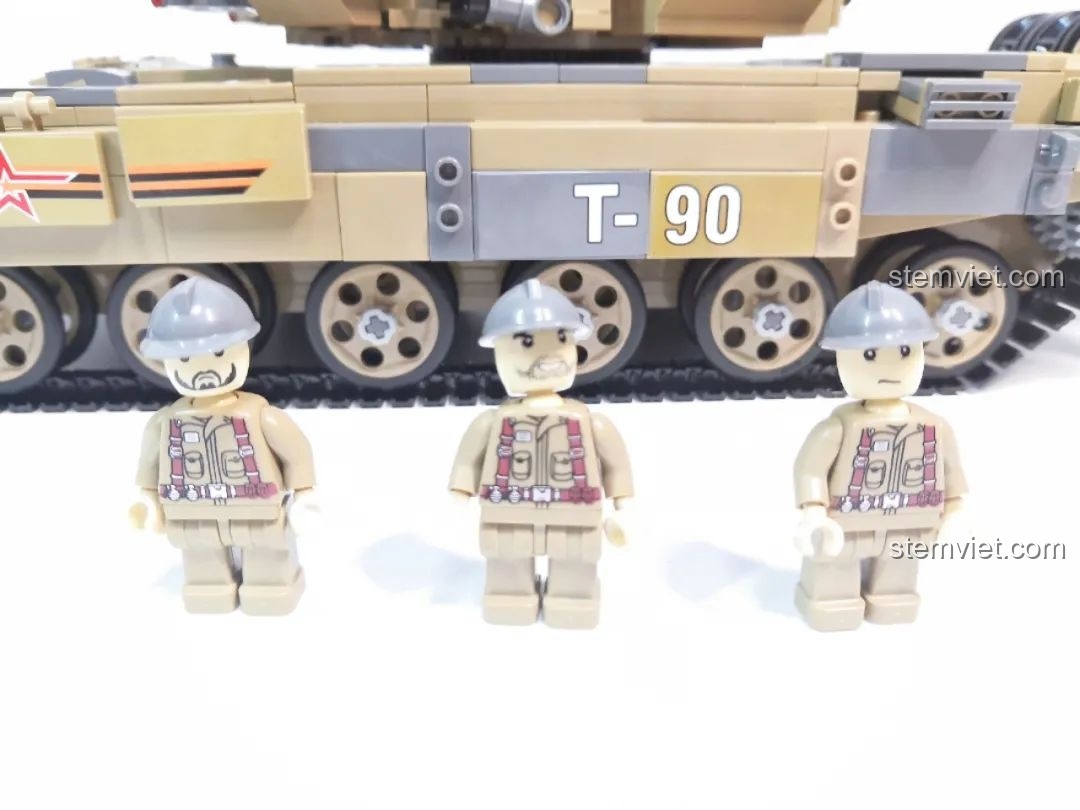 Cận cảnh các chi tiết động cơ và kỹ thuật của xe tăng CaDA T-90 Tank.