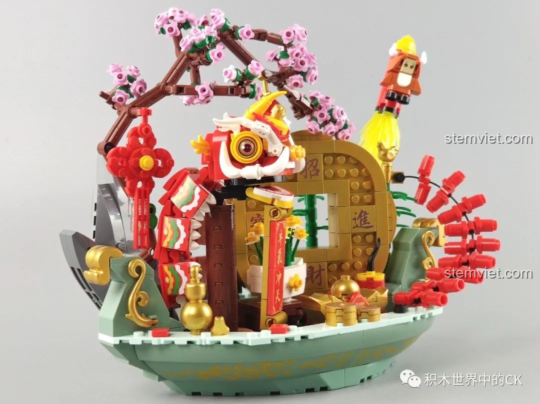 Cận cảnh đồng tiền vàng lớn với chữ 'Chiêu Tài Tiến Bảo' trong bộ Bồn Tụ Bảo Phú Quý Pantasy 18003.