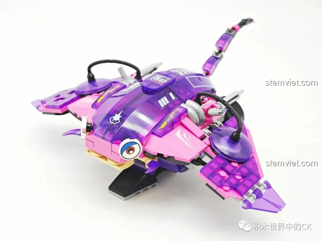 Chi tiết đuôi linh hoạt của mô hình Cá Đuối Zhe Gao 662001, cho phép điều chỉnh nhiều góc độ.