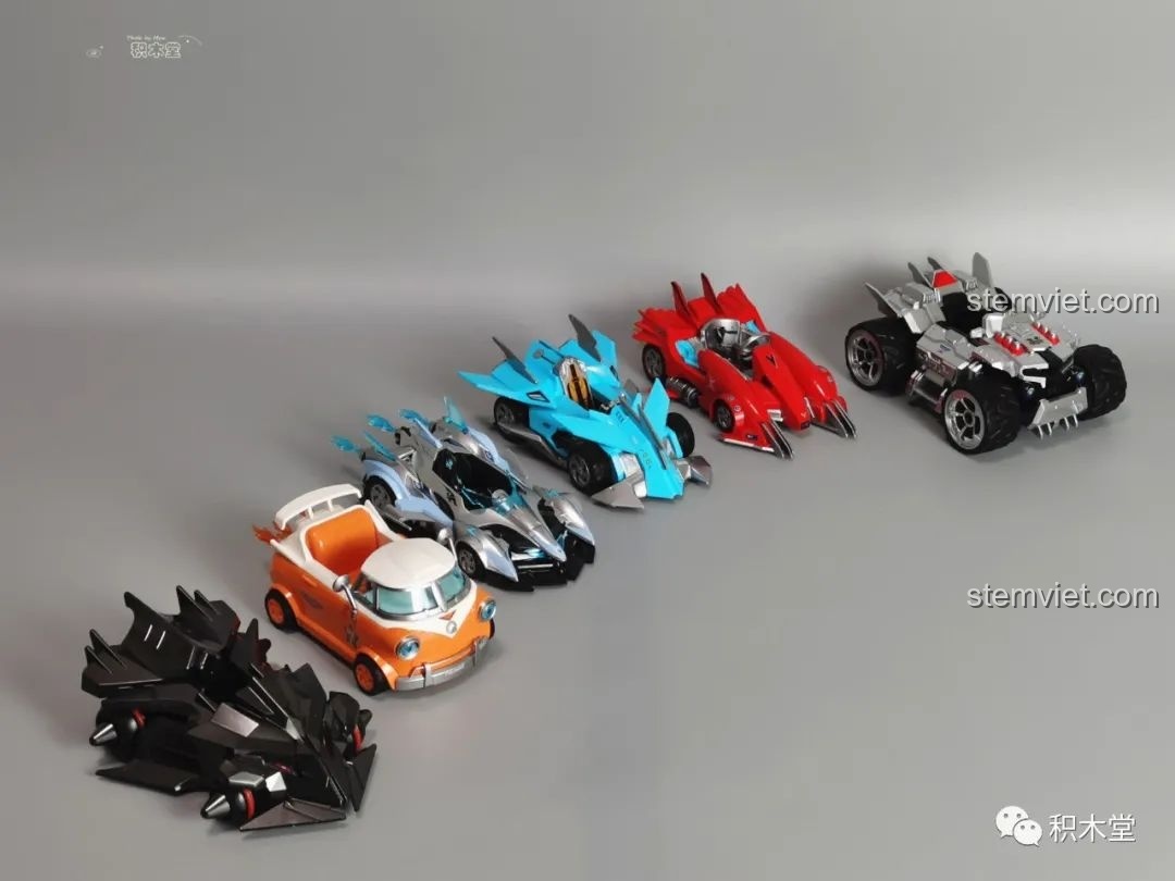 Cận cảnh phần đuôi xe White Stallion 74012 Enlighten với hiệu ứng lửa xanh.