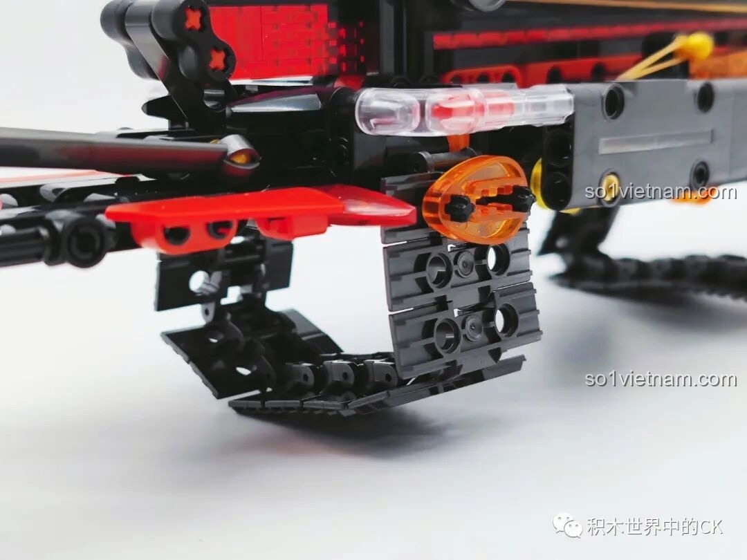 Cận cảnh chi tiết phần gá tay của mô hình JIESTAR 58005, được làm từ các mắt xích technic chắc chắn.