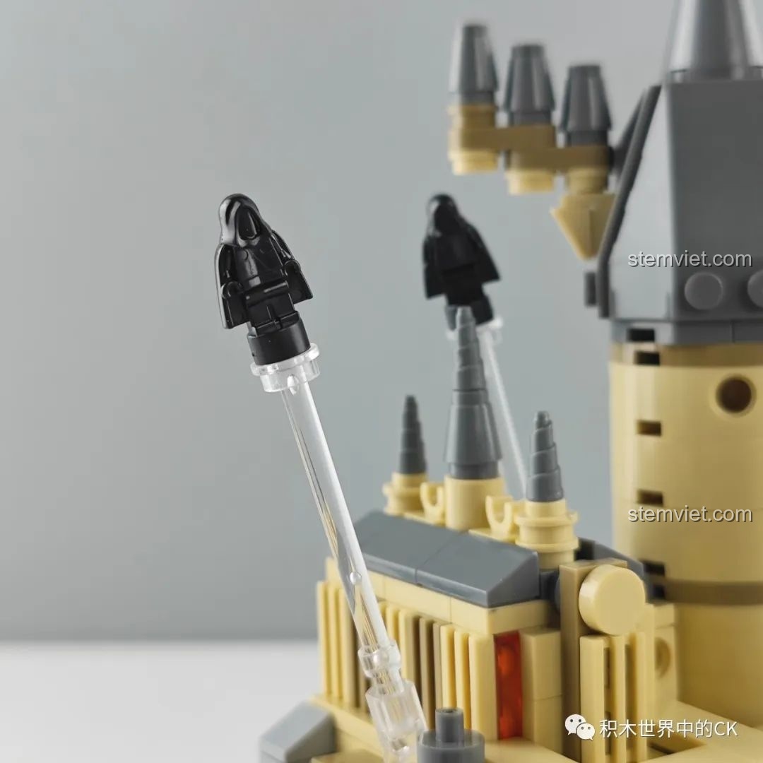 Cận cảnh các Giám ngục Azkaban đang bay lượn trong bộ đồ chơi Trường Phù thủy và Pháp sư Hogwarts.