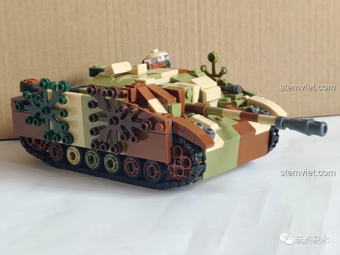 Chi tiết giáp phụ và bánh răng ngụy trang bên hông của bộ xếp hình Sturmgeschütz III M38-B0858.