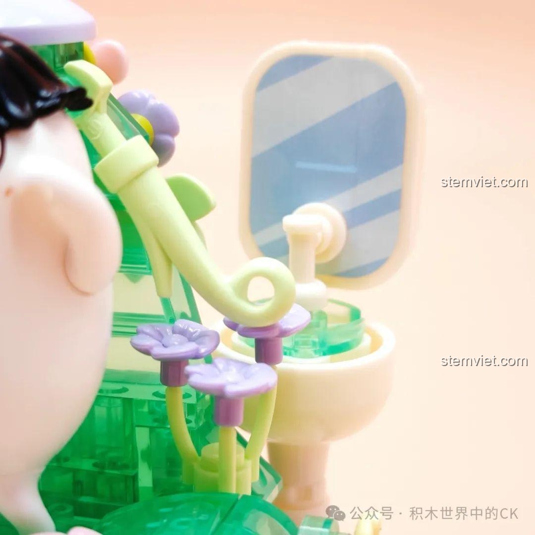 Cận cảnh chi tiết gương soi và các bông hoa màu tím trong bộ đồ chơi lắp ráp SEMBO 612023 Tắm Hoa cho bé gái.