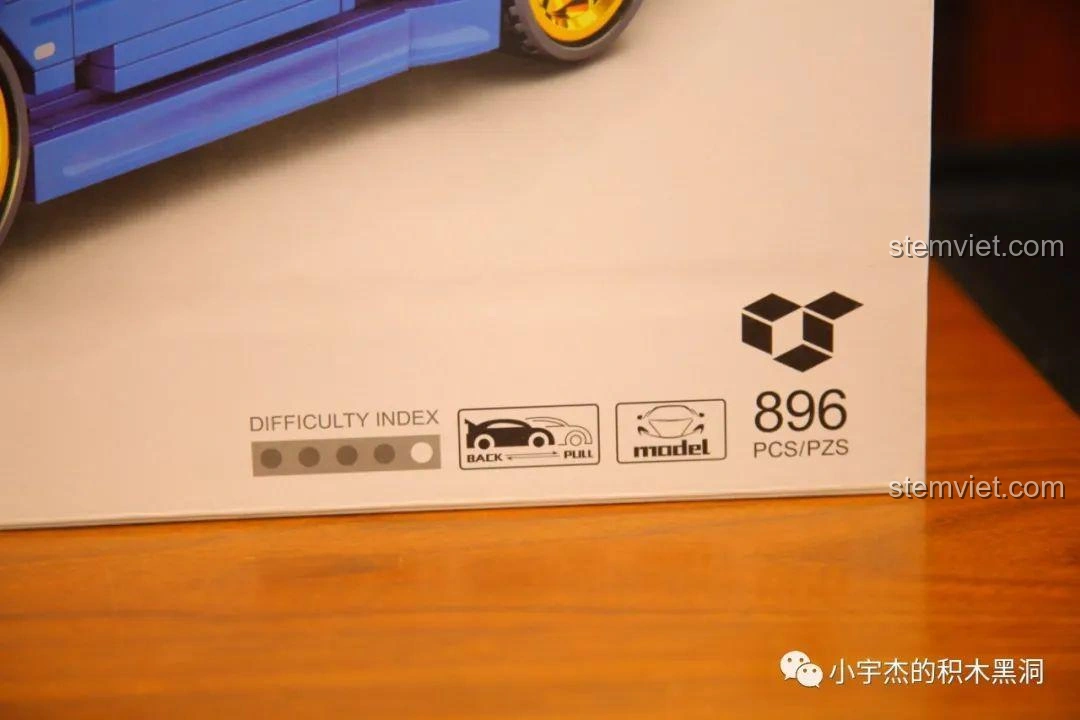 Chi tiết trên hộp đồ chơi lắp ráp Jia Zhi 8408, hiển thị số lượng 896 mảnh ghép và độ khó.