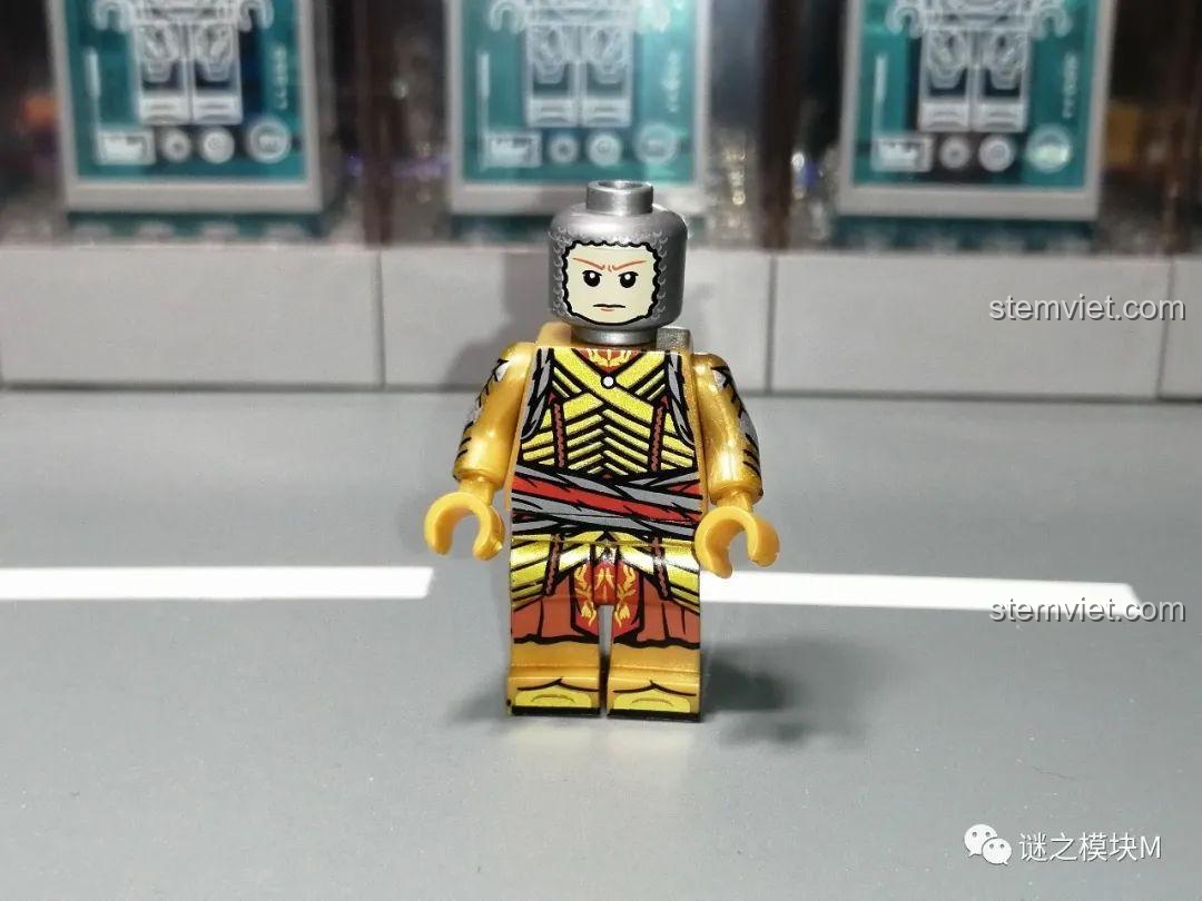 Cận cảnh chi tiết in trên thân minifigure mẫu B, biểu cảm gương mặt khác biệt.