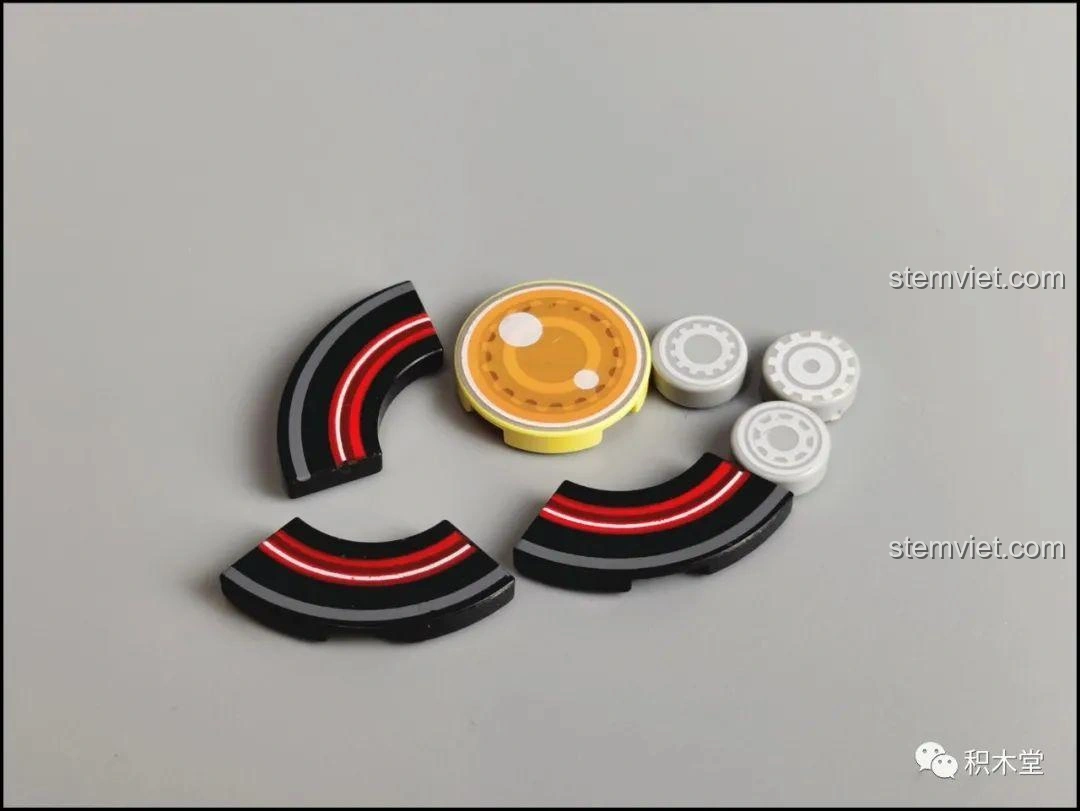 Các chi tiết in ấn của bộ lắp ráp Zhegao 00907 Máy Chiếu Phim Cổ Điển, rất sắc nét và chân thực.