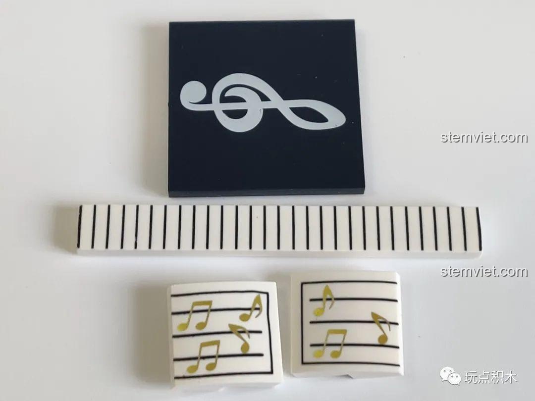 Cận cảnh các chi tiết in sẵn của bộ WOMA C0360, bao gồm phím đàn, khóa sol và bản nhạc chất lượng cao.